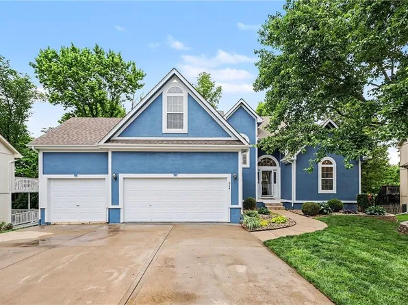 524 NE Garnet Ln, Lees Summit, MO 64064