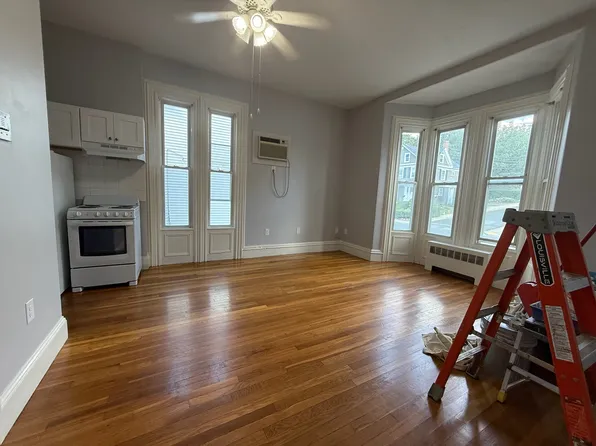 57-59 Pleasant St, Woburn, MA