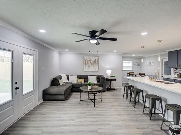 8706 Glen Valley Dr, Houston, TX 77061