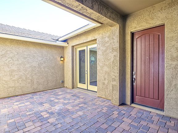 Welcoming Front Courtyard