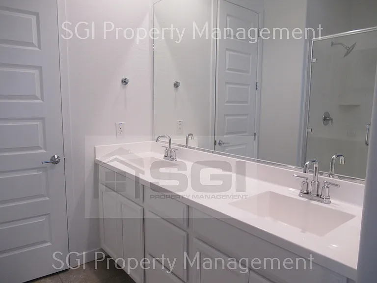 8911 W Bethany Heights Dr — Photo 15