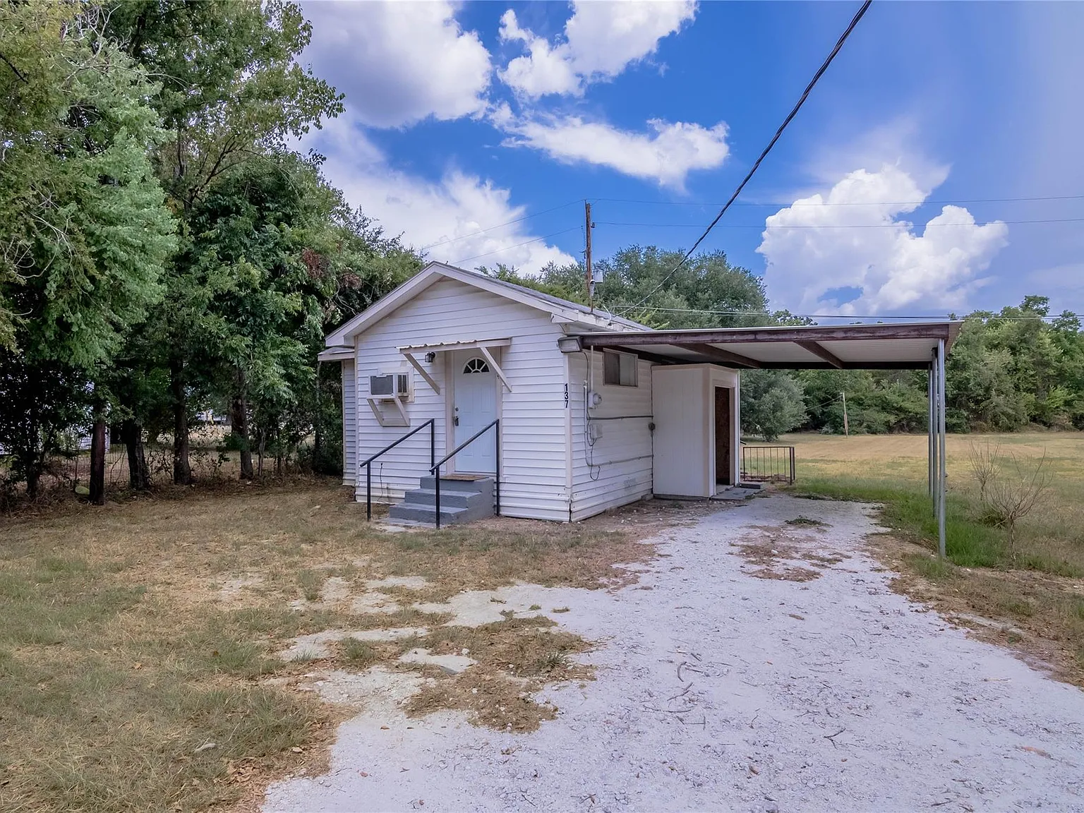 1 bed, 1.0 bath, 574 sqft, $599 — Photo 2