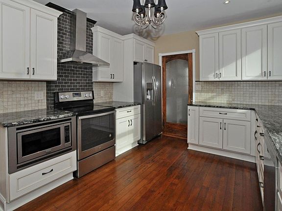 Gourmet stainless steel appliances