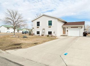 120 Sturgis Loop, Bismarck, ND 58504