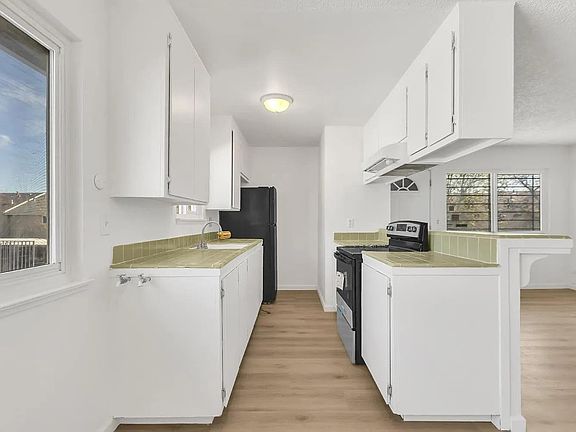 5th image of 4422 Calandria St APT 4