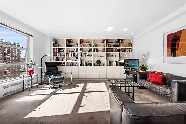 1st image of 90 La Salle St APT 14D