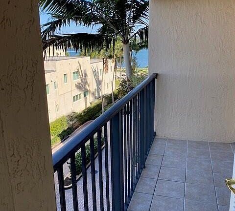 5th image of 1801 N Flagler Dr APT 432