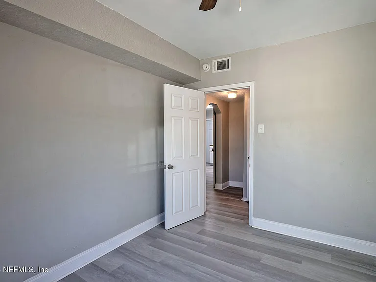 2036 W 11th St — Photo 18