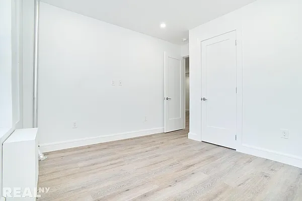 Rented by REAL New York | media 31