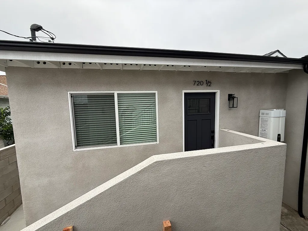 Building Photo - 720 1/2 Penrith Dr