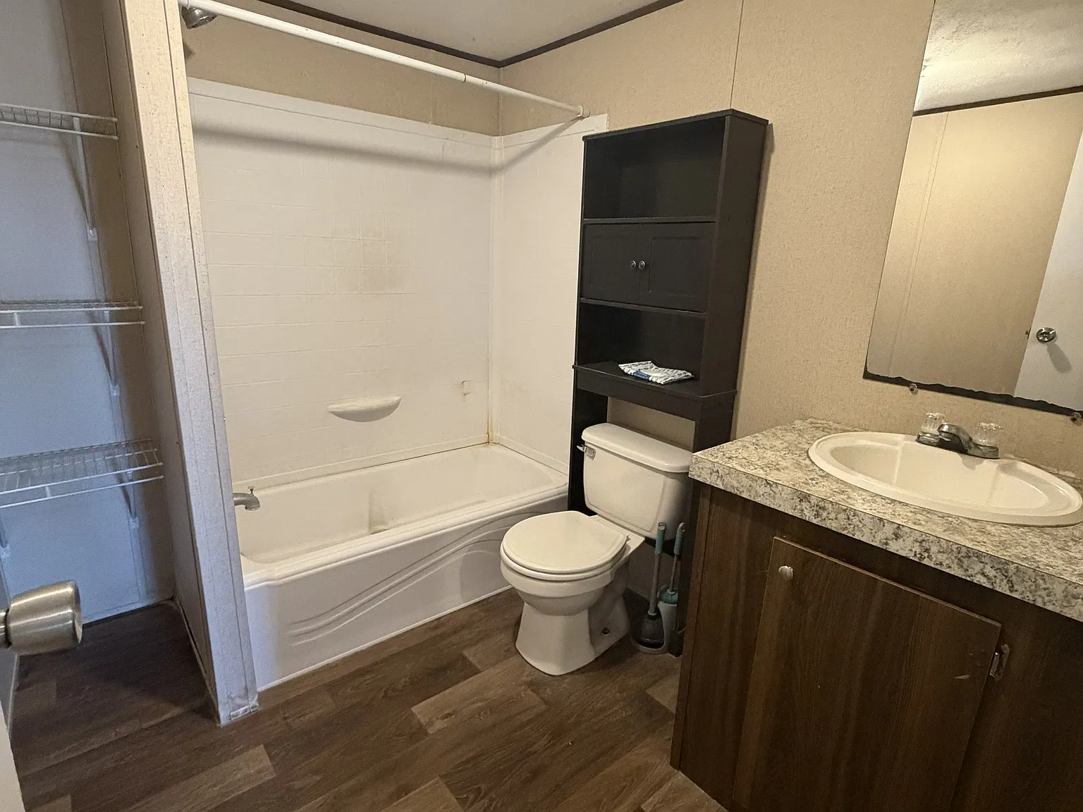 4 bed, 1872 sqft, $1,800 — Photo 2