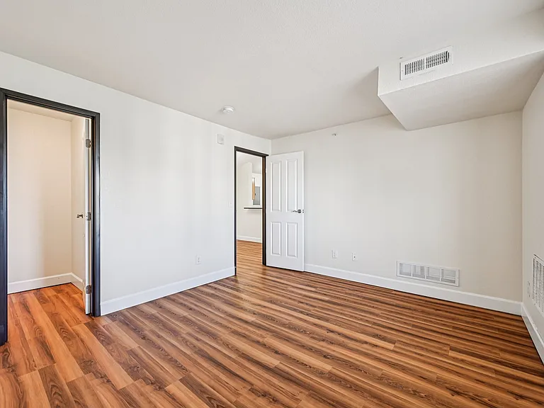 Hunter's Run Apartments — Photo 25