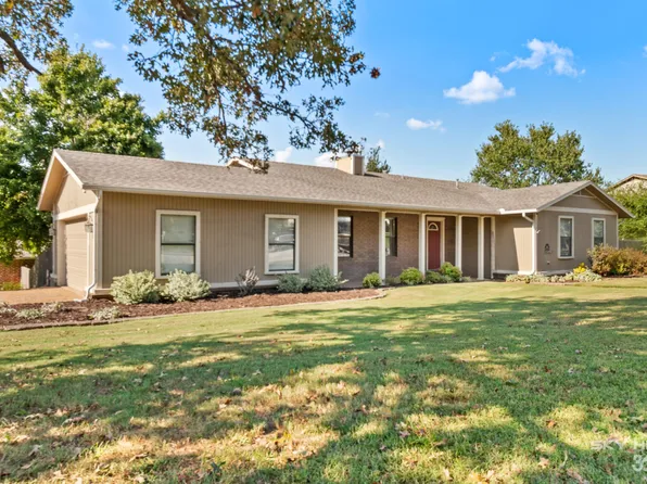 2416 N Robin Rd, Fayetteville, AR 72703