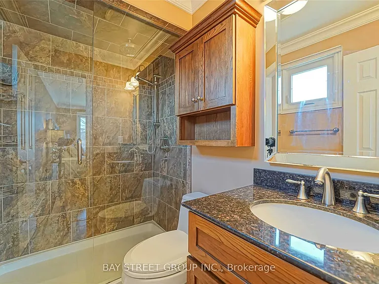 1480 Princeton Cres — Photo 23