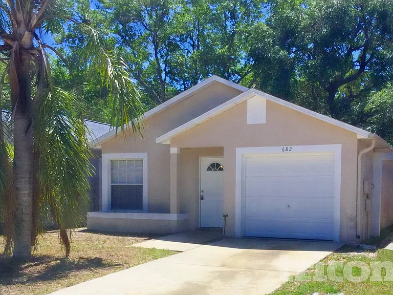 682 Channing Dr — Photo 1