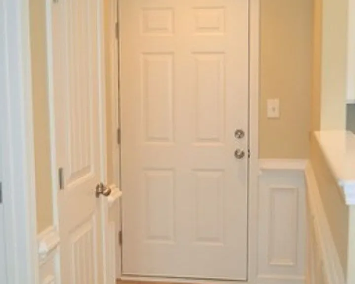 2626 York Dr — Photo 2