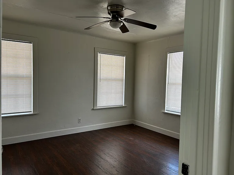 4406 La Luz Ave — Photo 16