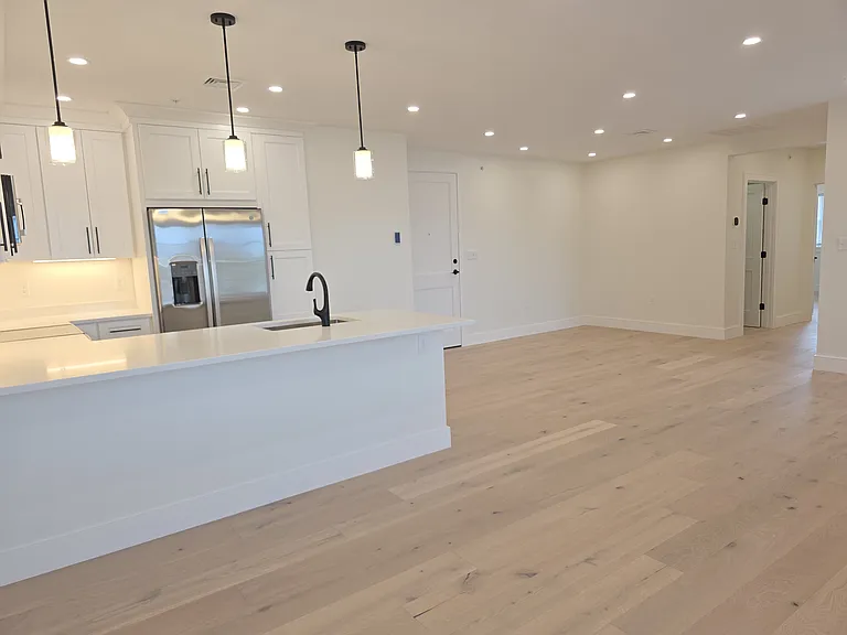 442 Main St #5 — Photo 10