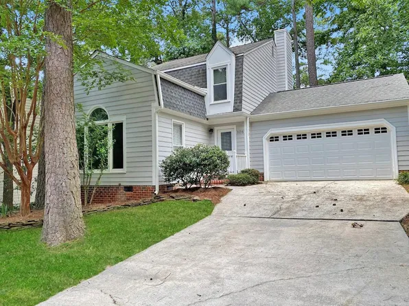 108 McIntire Ln, Cary, NC 27513