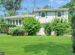 15 Bittersweet Rd, Ewing, NJ 08638