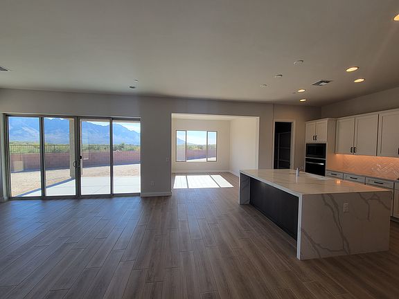 3rd image of 1128 E Paseo Arroyo Mayor
