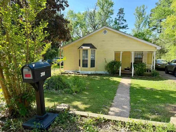 208 E Washington St, Overton, TX 75684