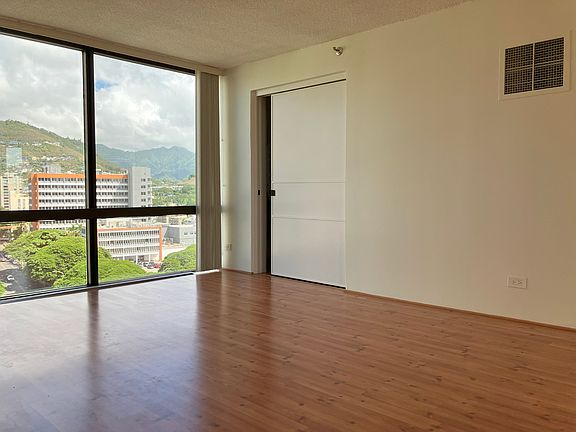 Living Room Mauka View, entry to Master Bedroom