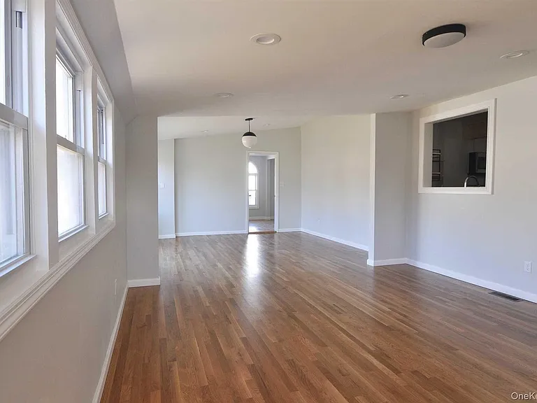135 N Walnut St — Photo 6