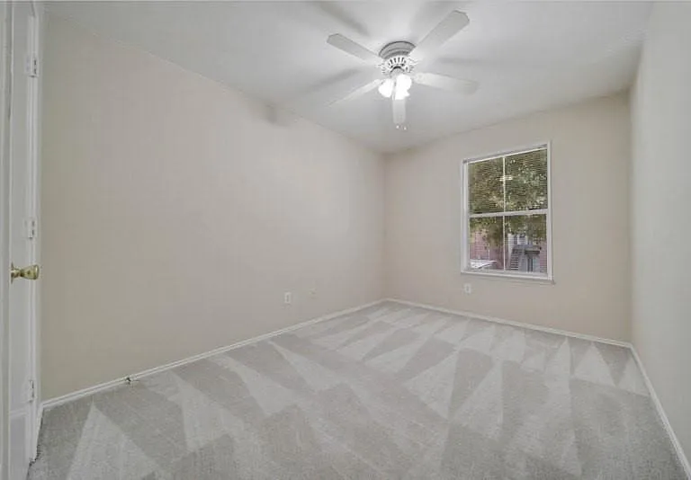 8016 Golf Green Cir — Photo 18