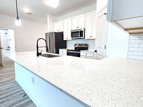 3rd image of 312 Harry Ave S