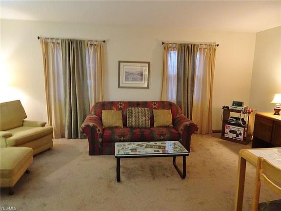 3rd image of 580 E Paige Ave