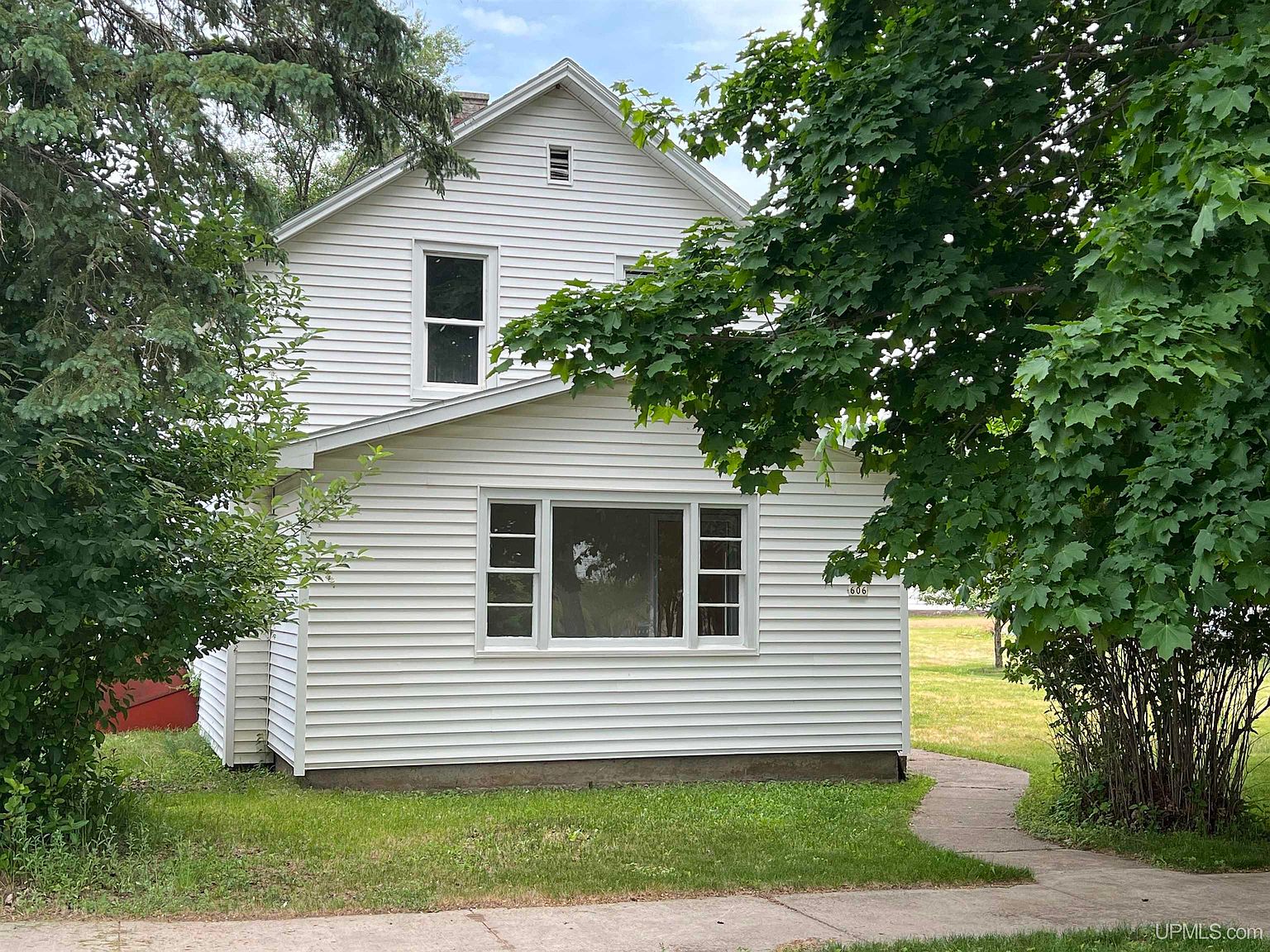 606 Walnut St, Norway, MI 49870 | Zillow