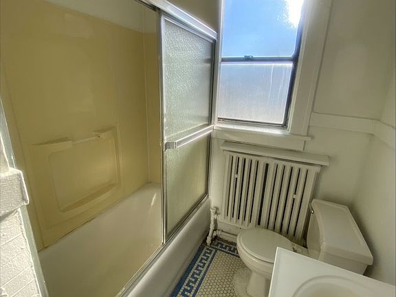 3rd image of 4248 N Euclid Ave #2F