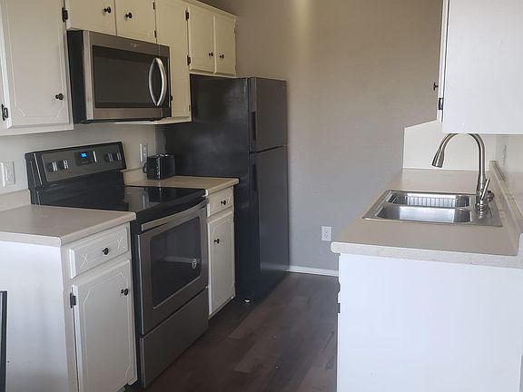 2nd image of 1601 Meadowview Dr #4