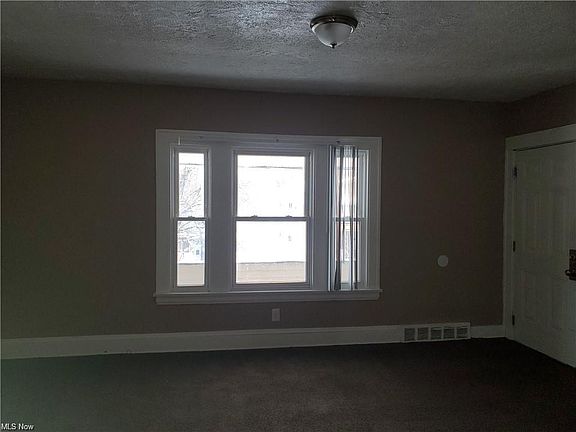 4th image of 12308 Rexford Ave #1
