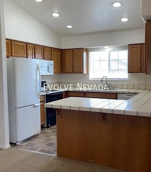 3 bed, 2.0 bath, 1334 sqft, $2,295 — Photo 7
