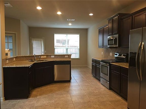 3rd image of 1846 Villa Dr