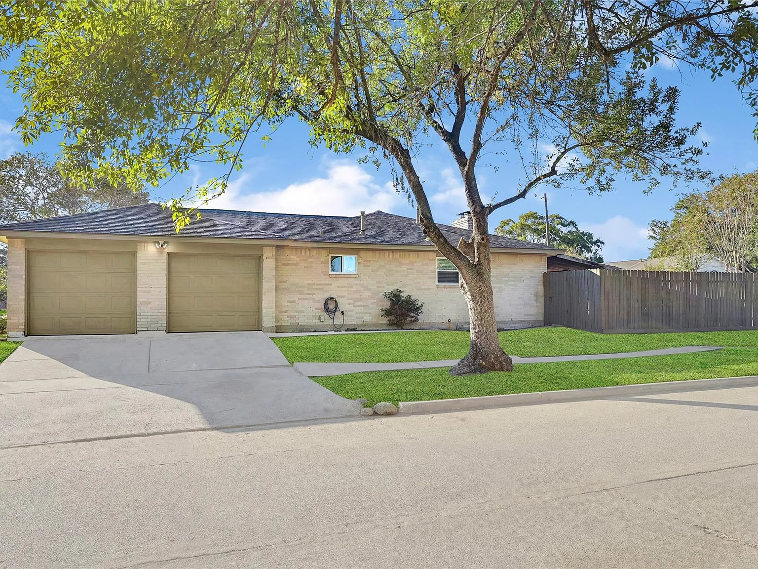 3 bed, 2.0 bath, 1649 sqft, $2,200 — Photo 4
