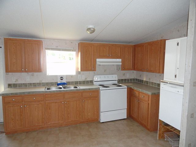 2nd image of 1077 County Line Rd