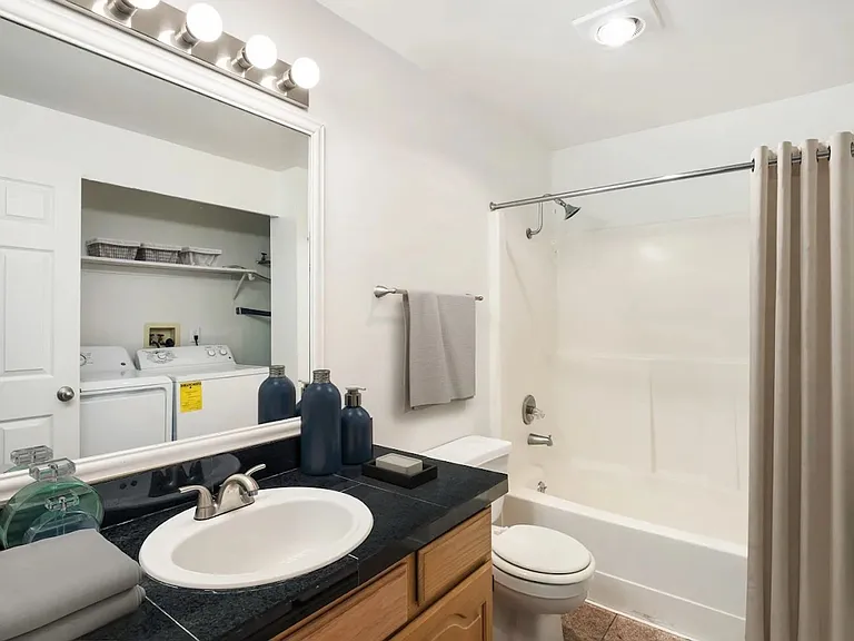 ONE MONTH FREE RENT — Photo 9