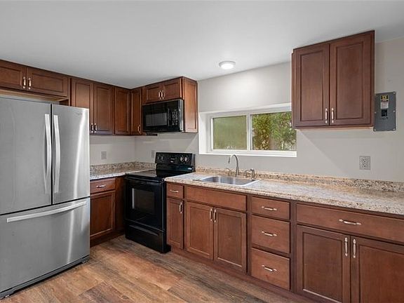 5th image of 1122 Pittsburgh Rd