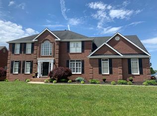 2724 Fountain Ln, Vinton, VA