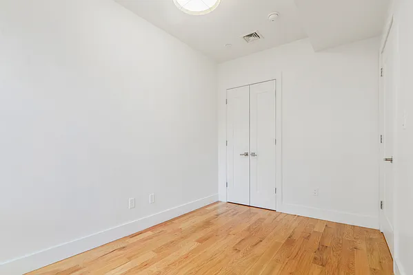 Rented by Brownstone Property Group | media 19