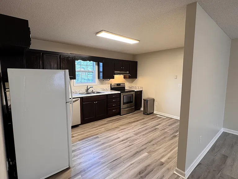 105 Darnell Dr — Photo 6