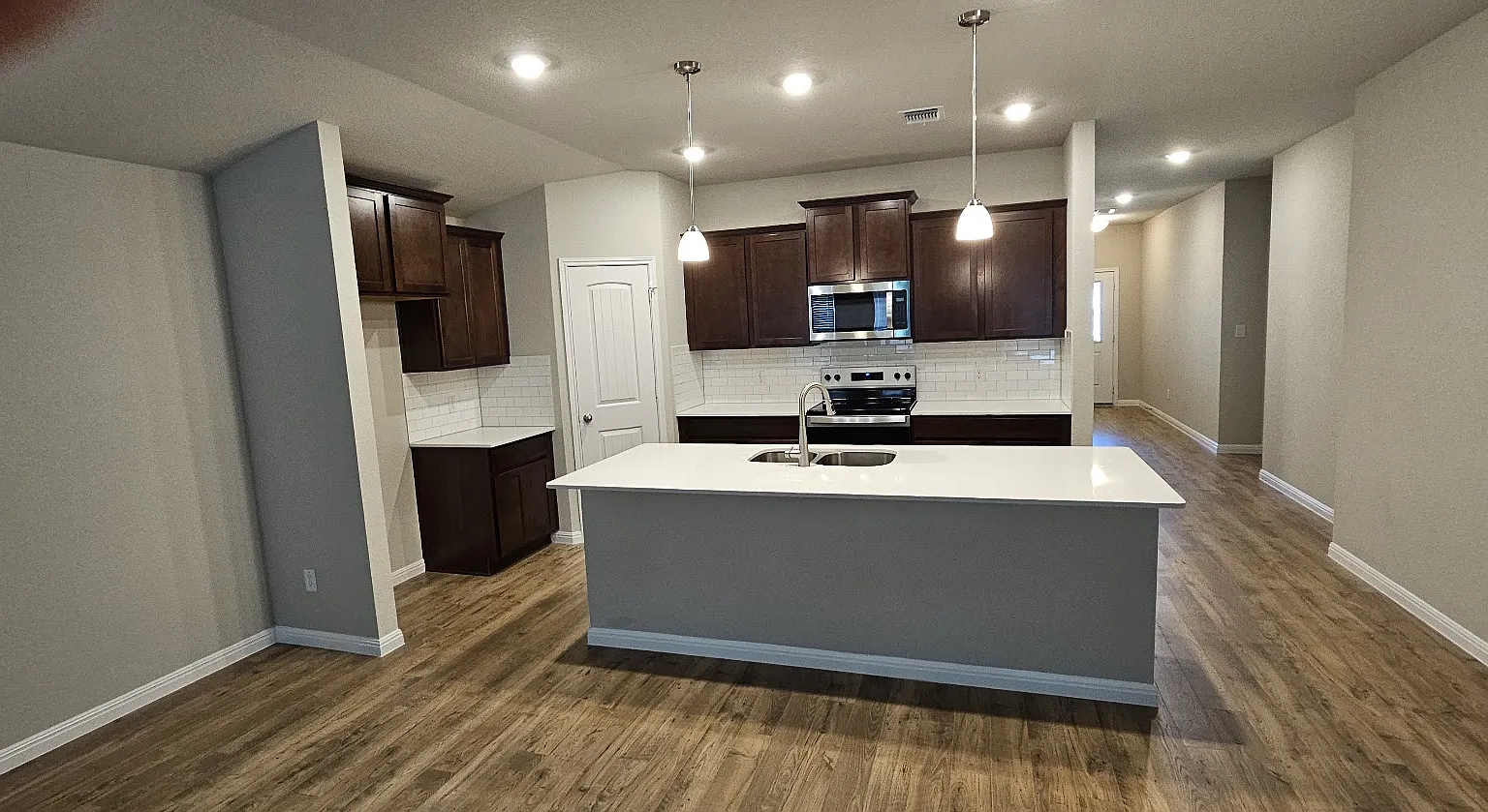4 bed, 2.5 bath, 1951 sqft, $2,375 — Photo 3