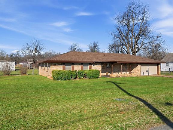 3rd image of 904 S Donald Ave