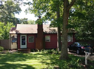 10 Maple St N, Lake Grove, NY 11755