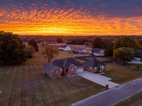1507 Lindsey Ln, Chapel Hill, TN 37034