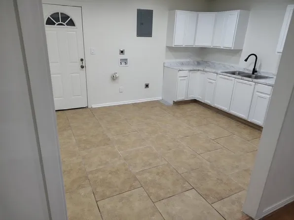 2502 Sabine St, Plainview, TX 79072