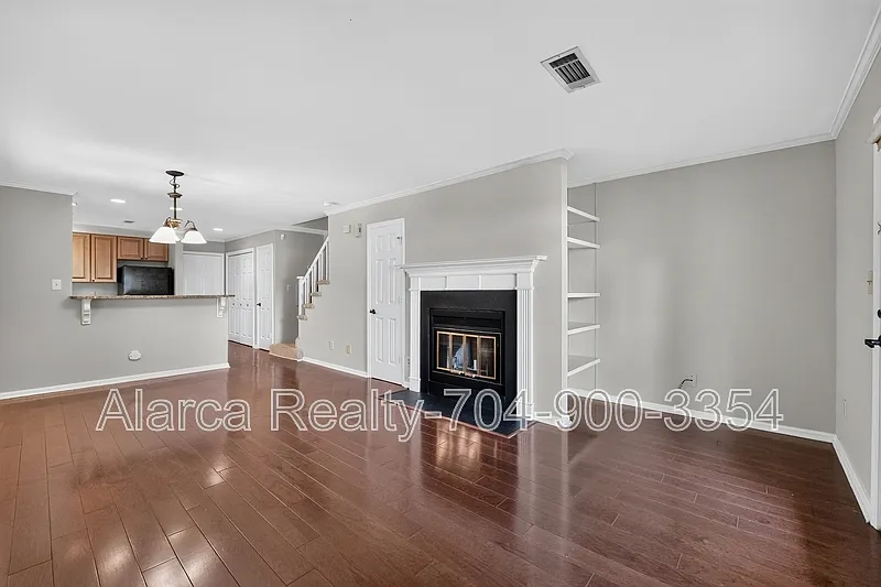 2 bed, 1220 sqft, $2,095 — Photo 4
